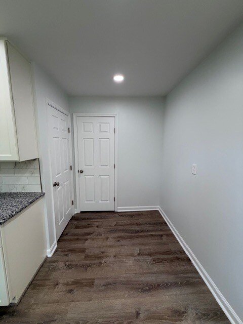 Building Photo - 2303 Katherine Ave