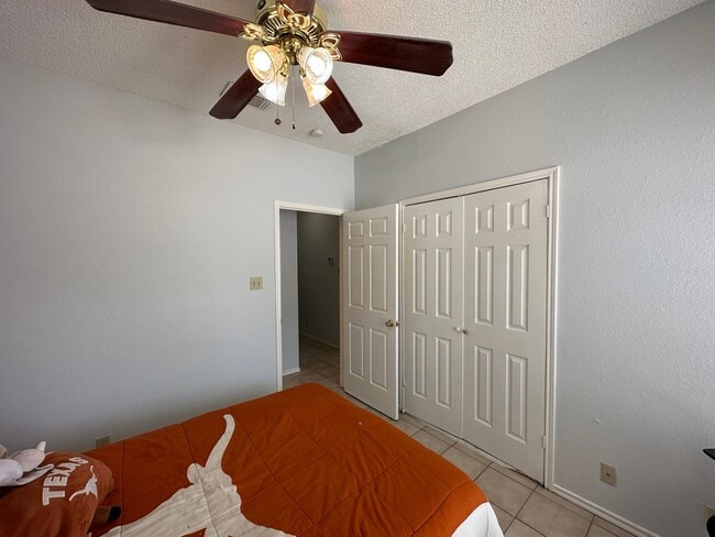 Building Photo - IMMEDIATE MOVE IN - 2 bed 2 bath