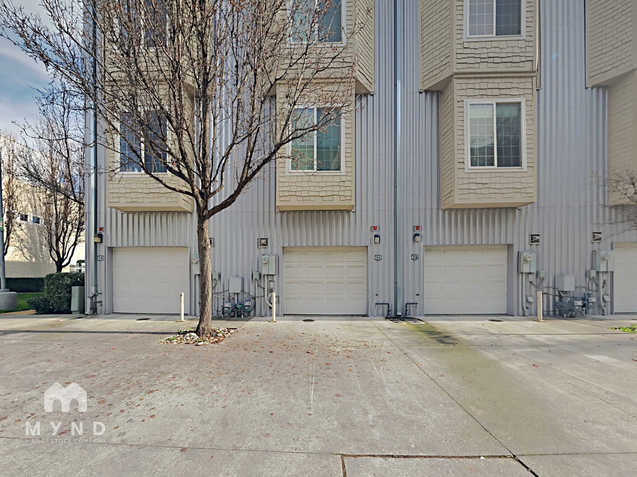 Building Photo - 425 Harriet Ln