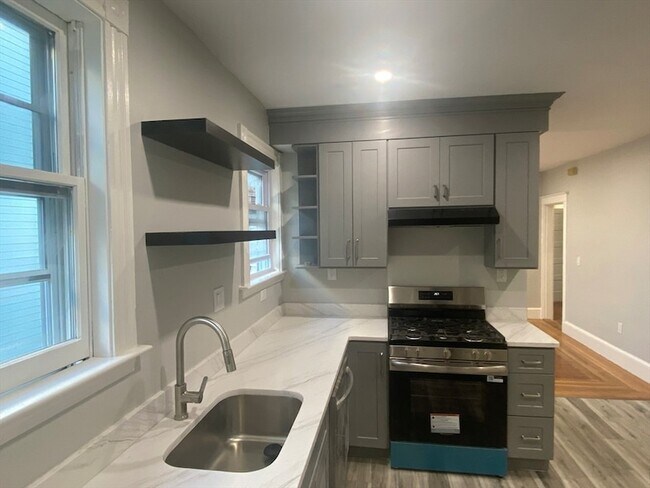 Building Photo - 811 Somerville Ave