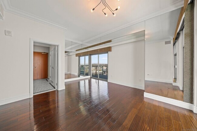 Building Photo - 800 The Mark Ln