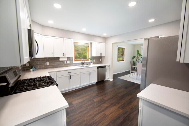 Building Photo - 10234 N La Cresta Dr