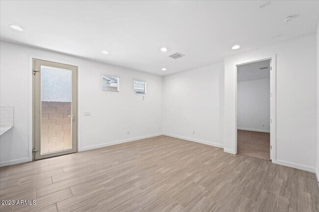 Building Photo - 17021 W Echo Ln