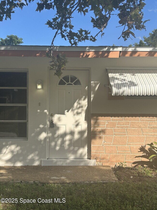 Building Photo - 10 Scott Ln