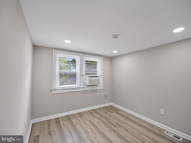 Building Photo - 6008 Addison Rd