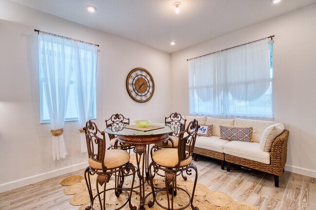 Building Photo - 10407 SW Aquila Wy