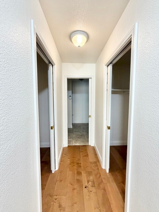 Building Photo - Beautifully updated 3 bedroom 2 bathroom duplex in Carmichael!