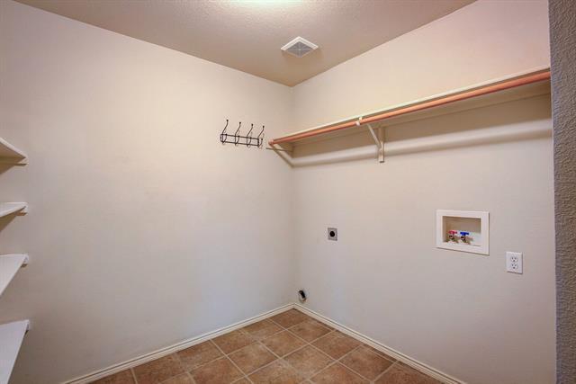 Building Photo - 7000 Sylvan Meadows Dr