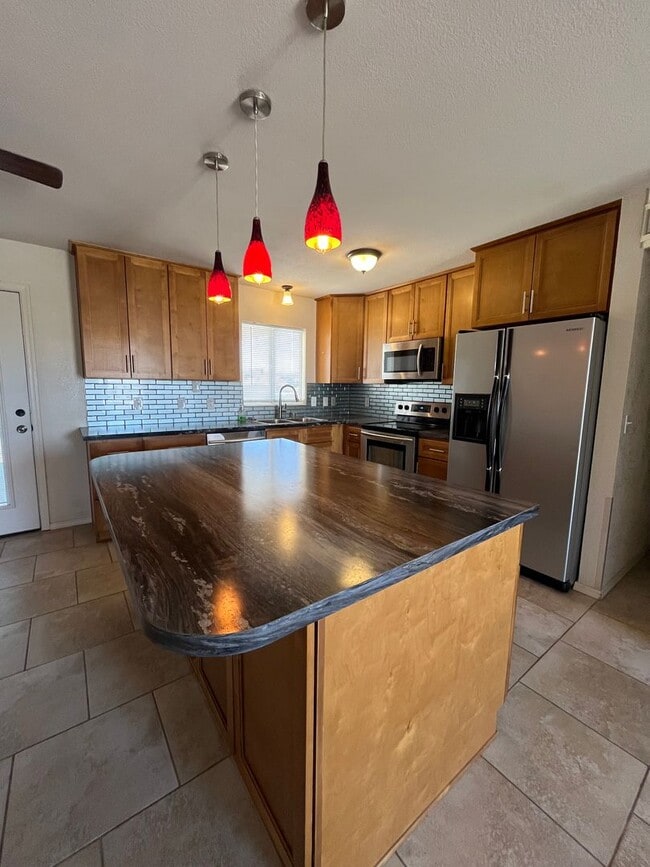 Building Photo - 3 Bedroom - 2 Bath Home