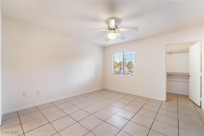 Building Photo - 950 Seven Hills Dr