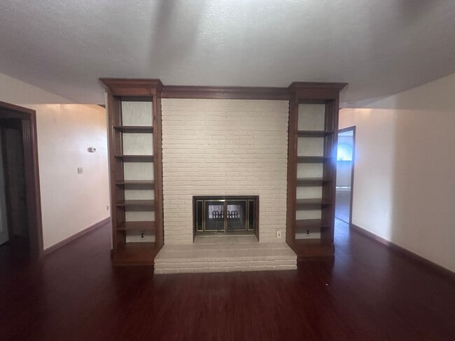 Building Photo - 1002 Juniper Springs Dr