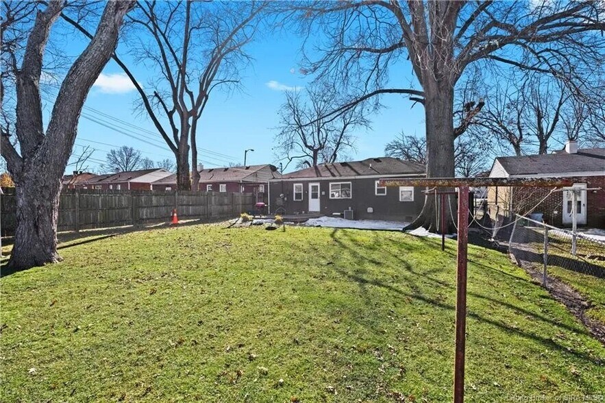 Large, Fenced-in Backyard - 2022 Bono Rd