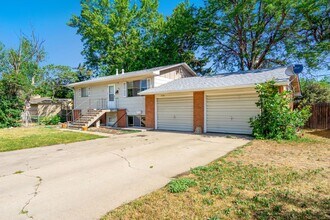 Building Photo - 2108 Applewood Rd