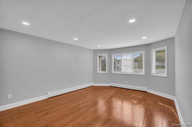 Building Photo - 2810 Chestnut Ave