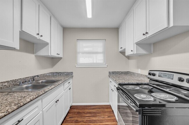 Building Photo - 4706 Yellowstone Blvd