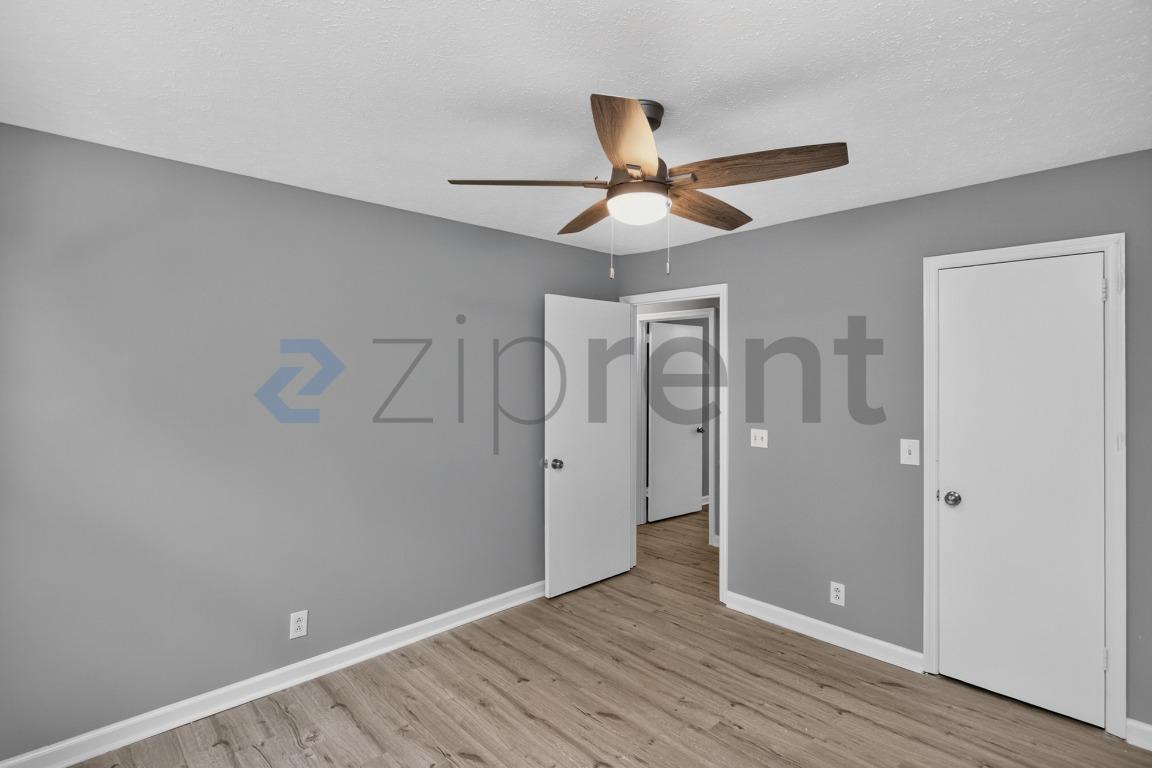 Building Photo - Unit