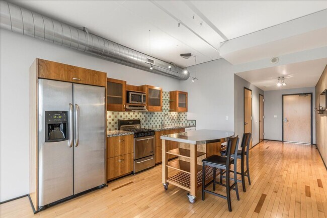 Building Photo - Modern Pearl District Condo – 1 Bedroom + 1 Bath with City Views