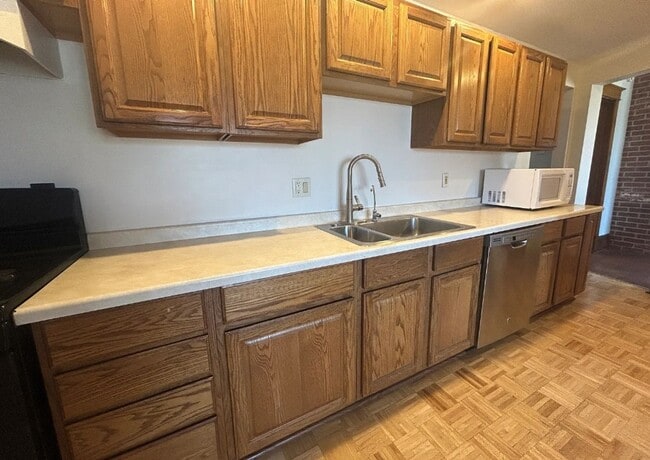 Building Photo - 902 9th Ave