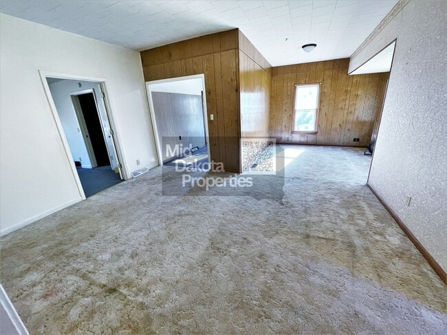 Building Photo - 420 S Duff St