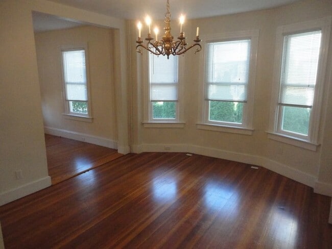 Building Photo - 39 E Bowery St