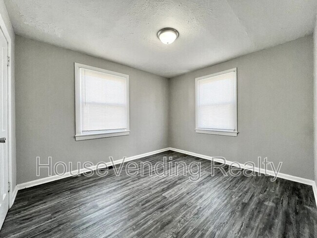 Building Photo - 1755 Dalton St