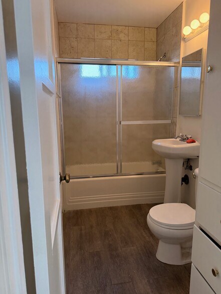 Building Photo - 121 E Garfield Ave