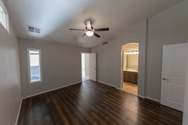 Building Photo - Charming 4 bed, 2 bath home in Chandler!