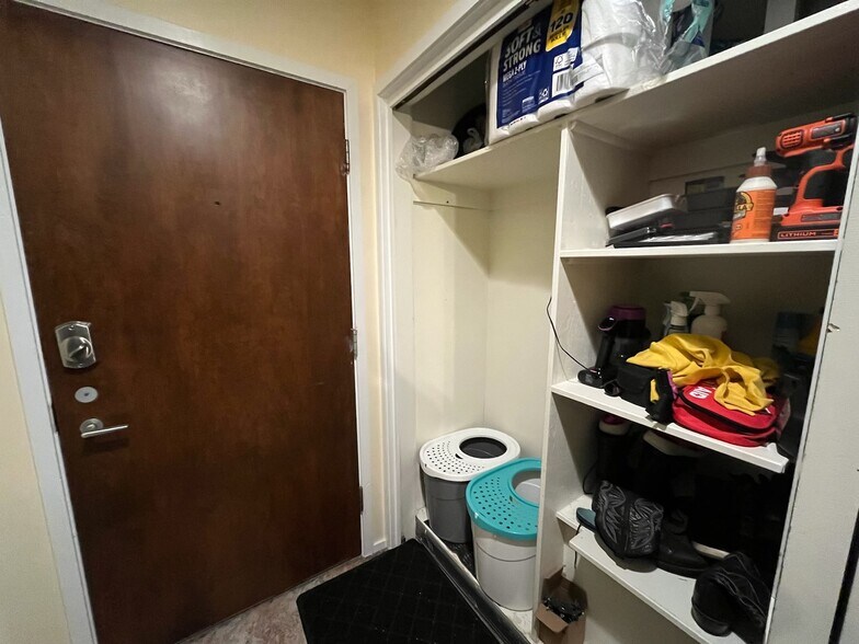 Building Photo - 921 E Huron St