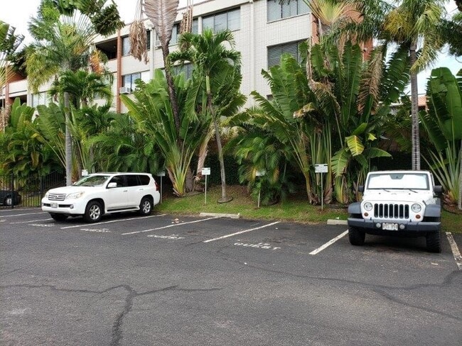 Building Photo - 1060 Kamehameha Hwy