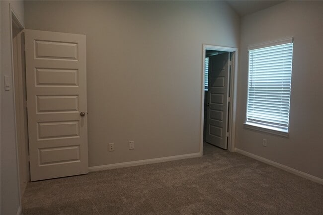 Building Photo - 11893 E Gate Dr
