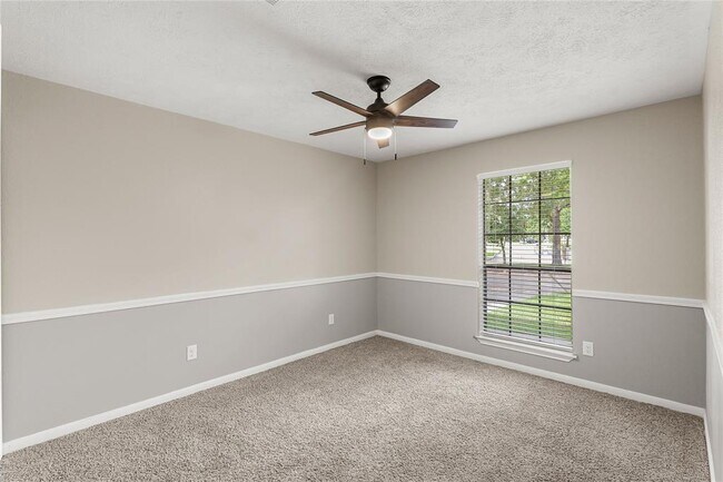 Building Photo - 8402 Pine Shores Dr