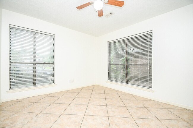 Building Photo - 6702 Spring Leaf Dr