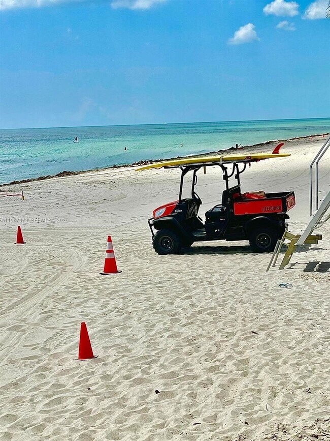 Building Photo - 2641 N Flamingo Rd