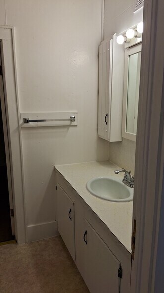 Building Photo - 401 Monroe St