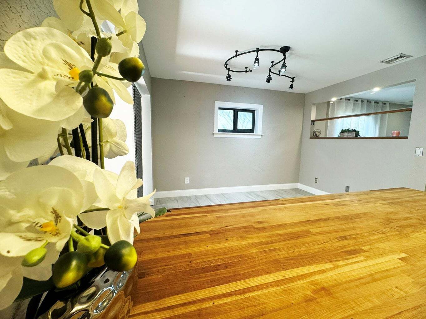 Building Photo - 321 Sandtree Dr