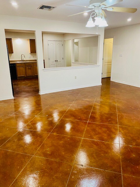 Building Photo - 46 Crislaur Ave