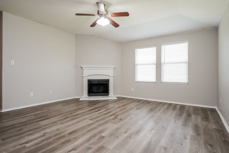 Building Photo - 1625 Grassy View Dr