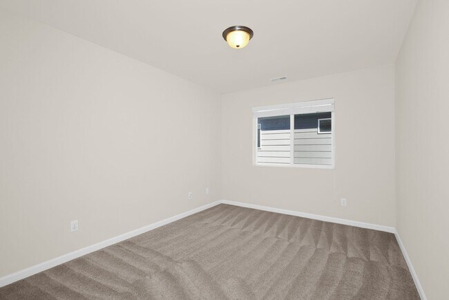 Building Photo - $500 Off to lease by November 15th! 4 Bedr...