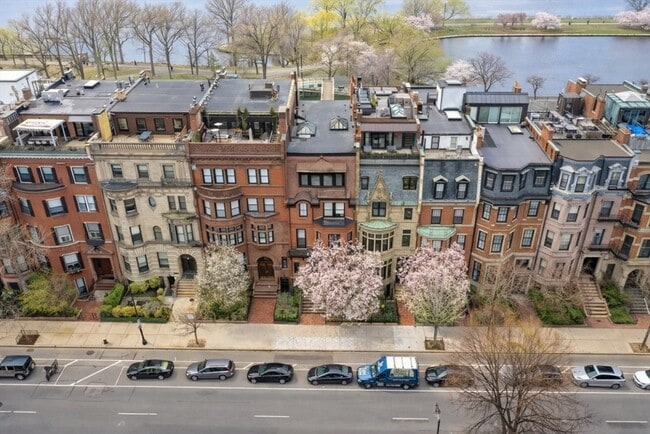 Building Photo - 346 Beacon St