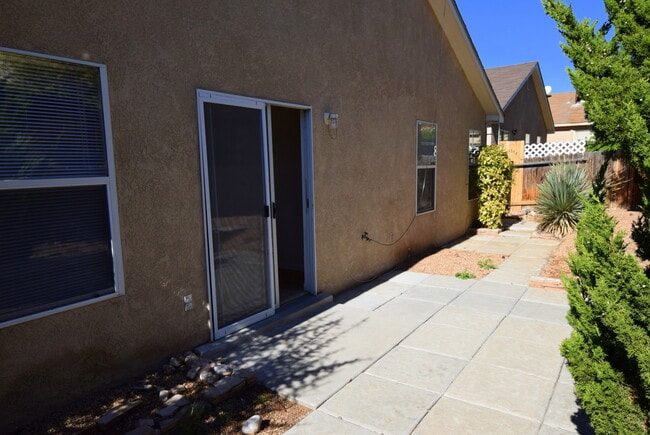 Building Photo - Great 3BR Home Near Cottonwood Mall!!