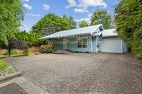 Building Photo - Lake Oswego Two Bedroom Home - New Updated Kitchen Coming Soon!