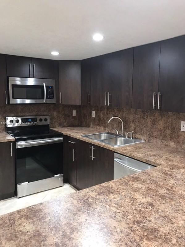 Building Photo - 3796 SW 88th Ct