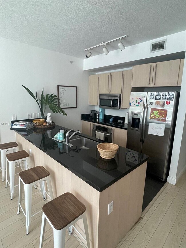 Building Photo - 1111 SW 1st Ave