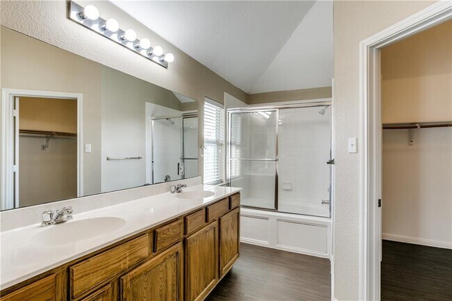 Building Photo - 1402 Shamitas Ct