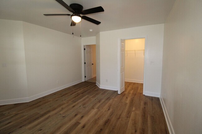 Building Photo - New 3 Bedroom Rental Available Before the New Year!
