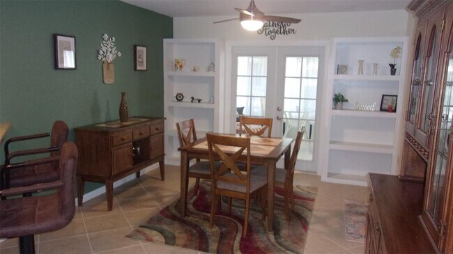 Building Photo - 10821 SW 83rd Ct