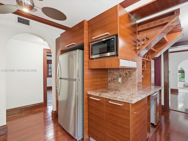 Building Photo - 1137 Asturia Ave
