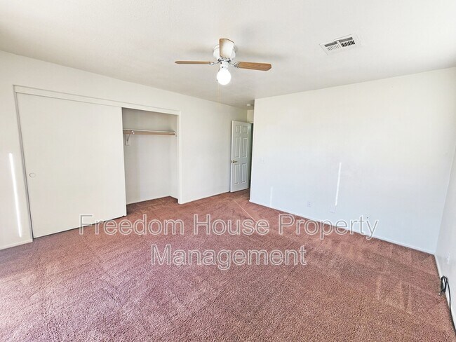 Building Photo - 2321 E Calvada Blvd