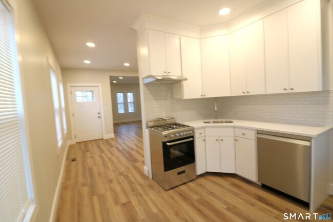 Building Photo - 6 Mary St