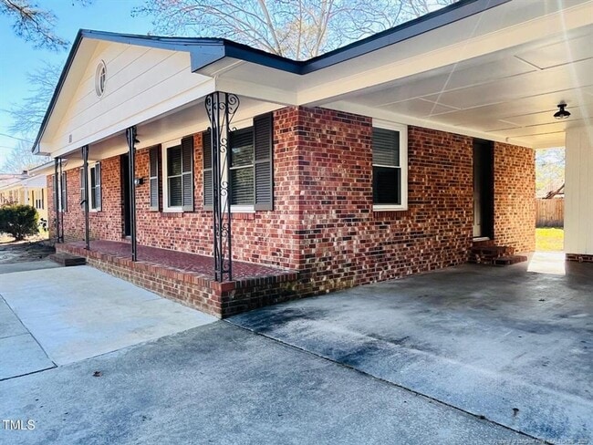 Building Photo - 3 Bedroom 2 Bath for Rent - Call/Text 910-...